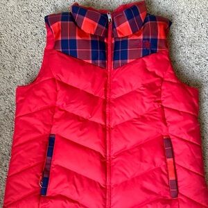Beautiful orange red woman’s Northface 550 puffer vest. Excellent condition